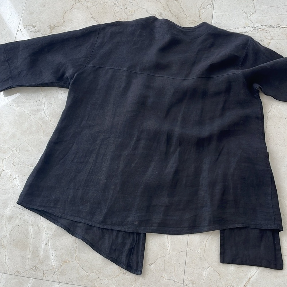NEW SHYLOH BLACK LINEN TOP WITH BUTTONS - Picture 5 of 9